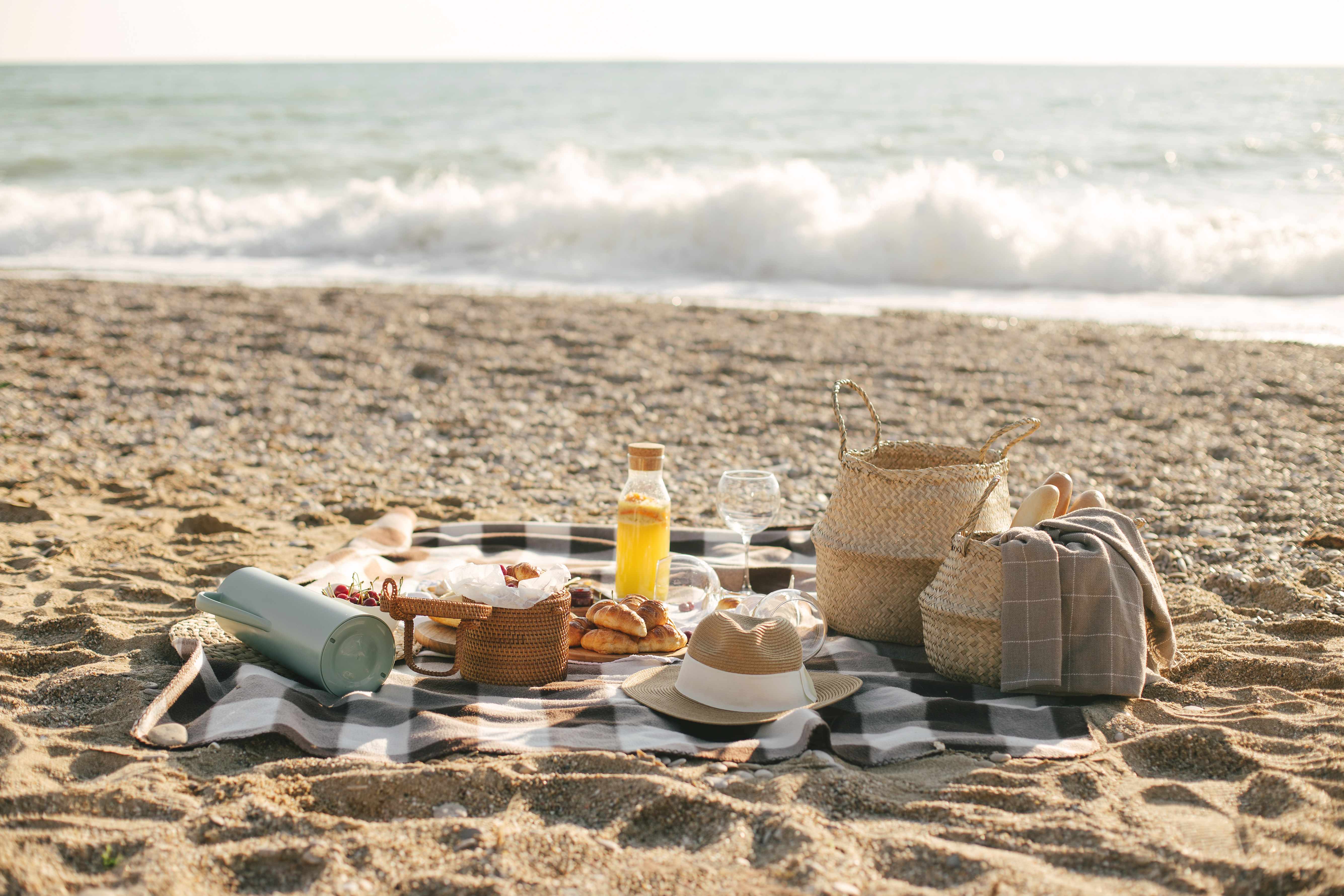 How to Plan the Perfect Beach Picnic