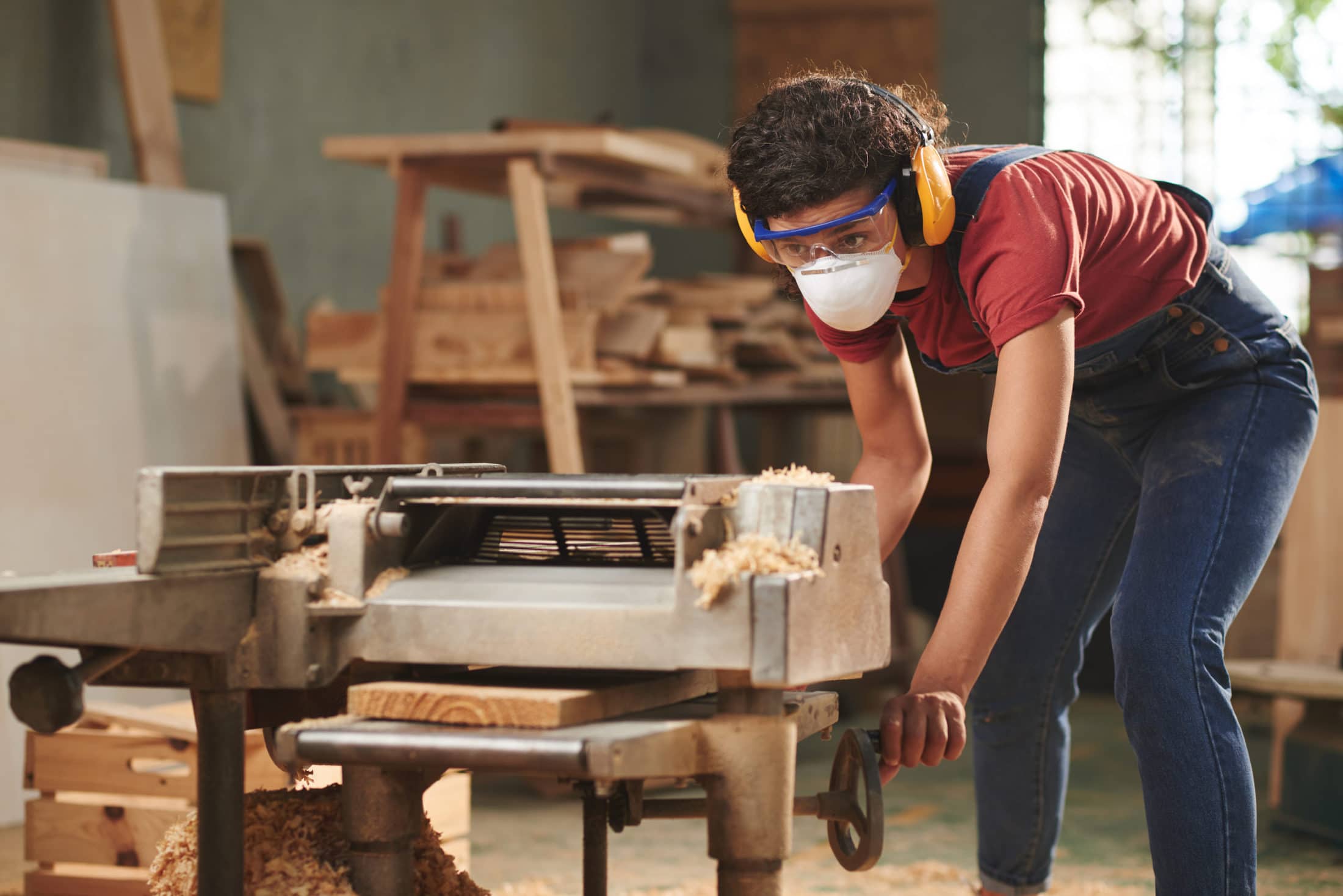 How Does Sawing Machine Works?
