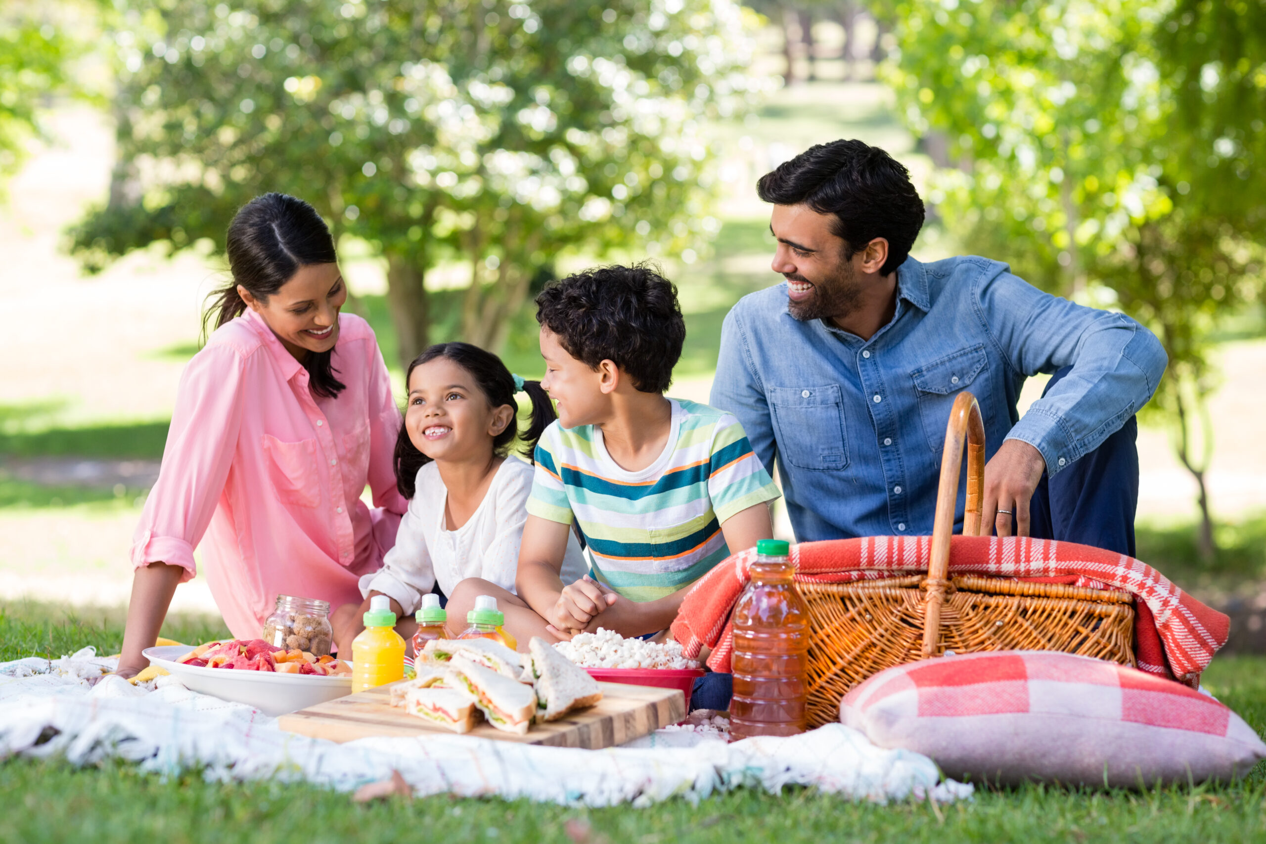 Picnic Checklist: Must-Have Items to Make Your Next Outdoor Feast a Success