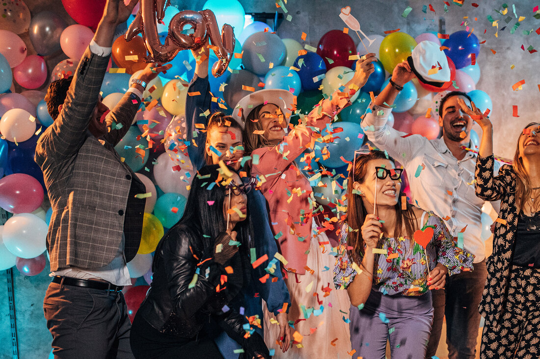 7 Simple Ways to Throw a Glorious Holiday Party